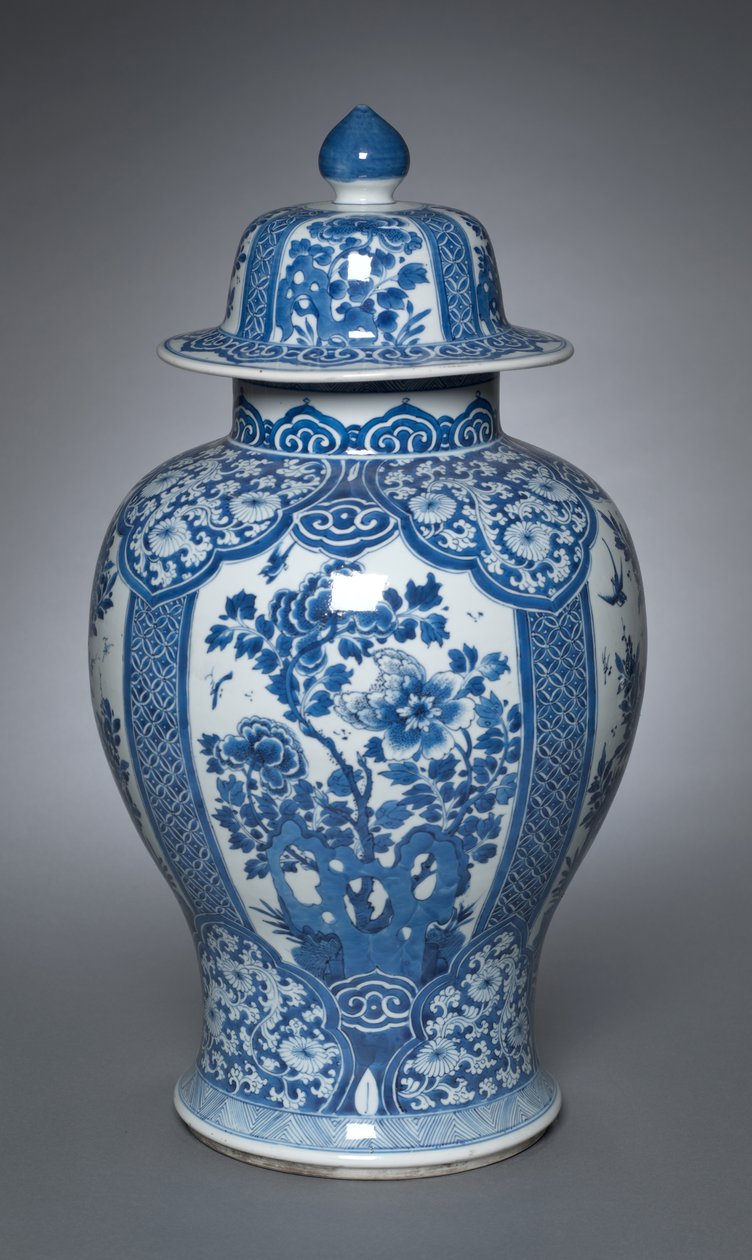Kapaklı Vazo by Qing Dynasty Chinese School