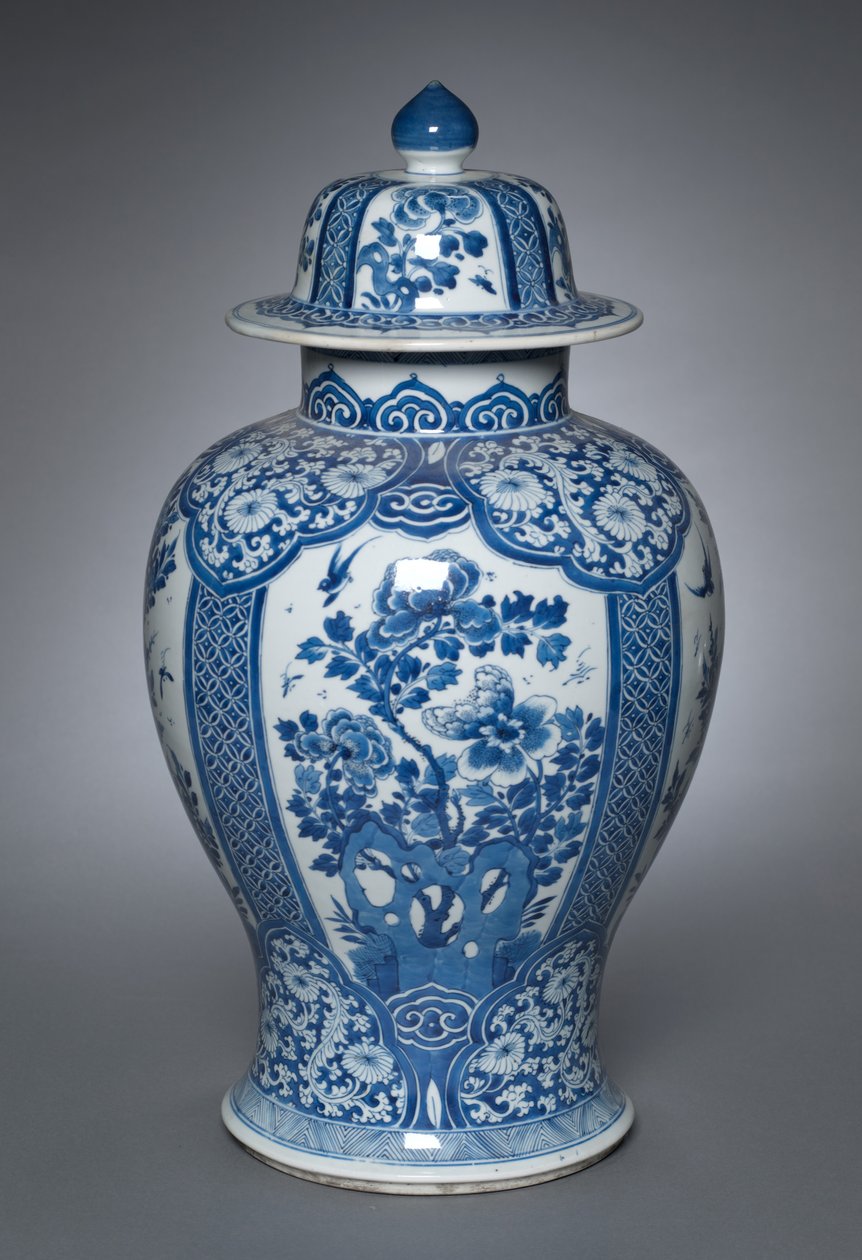 Kapaklı Vazo, 1662-1722 by Qing Dynasty Chinese School