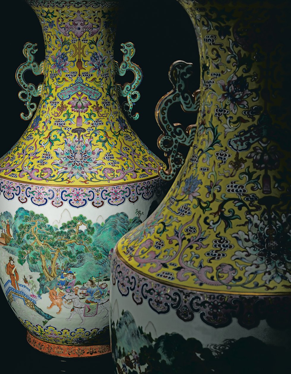 Bir Çift Imperial Famille Gül Vazoları (seramik) by Qing Dynasty   Jiaqing Period Chinese School
