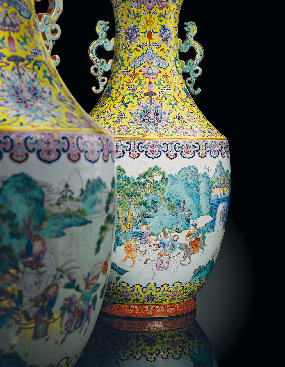 Bir Çift Imperial Famille Gül Vazoları (seramik) by Qing Dynasty - Jiaqing Period Chinese School