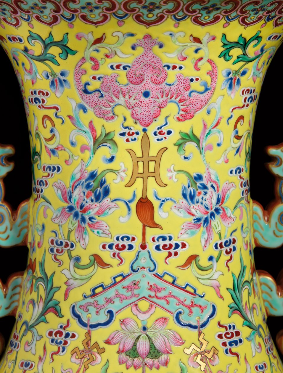 Bir Çift Imperial Famille Gül Vazolarından Birinden Detay (seramik) by Qing Dynasty   Jiaqing Period Chinese School