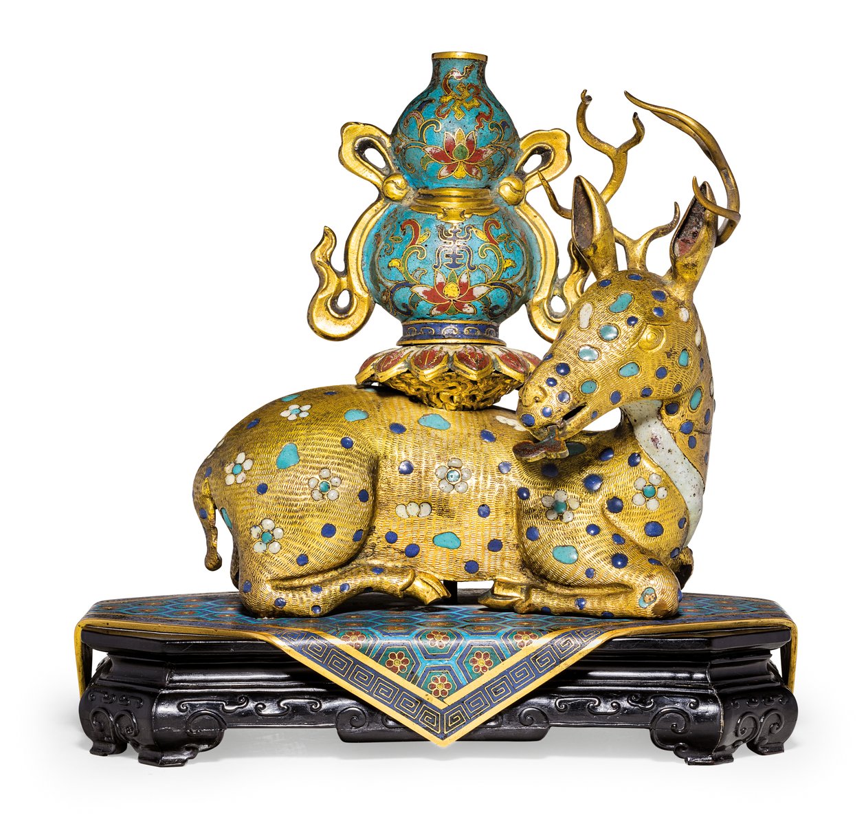 Bir çift yaslanmış geyik (yaldızlı bakır ve emaye işi emaye) by Qing Dynasty - Qianlong Period Chinese