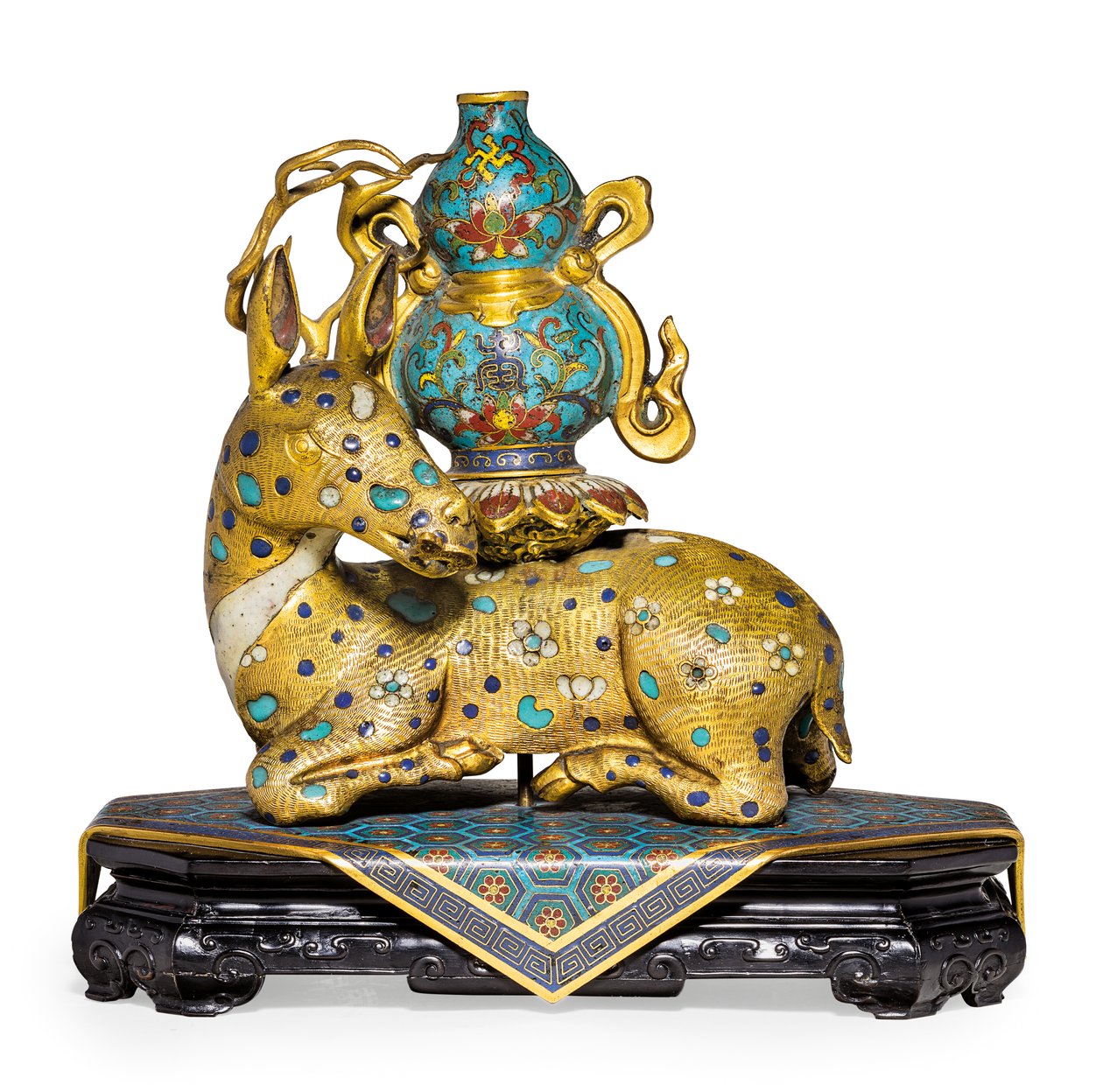 Bir çift yaslanmış geyik (yaldızlı bakır ve emaye işi emaye) by Qing Dynasty   Qianlong Period Chinese School