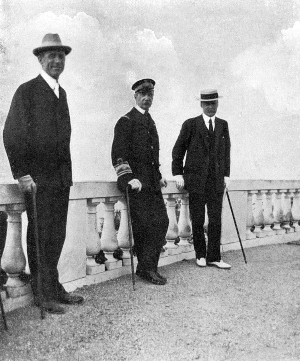 Yunanistan Kralı I. George, Amiral Keppel ve Lord Howe ile birlikte, Korfu, Yunanistan, 1908. by Queen Alexandra