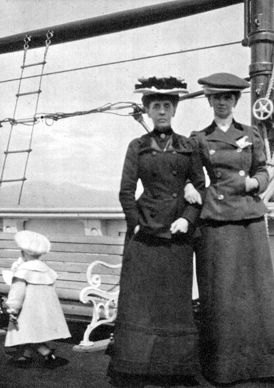 Prens Olav 1903-1991, Lady Antrim ve Miss Knollys, 1908 ile. by Queen Alexandra
