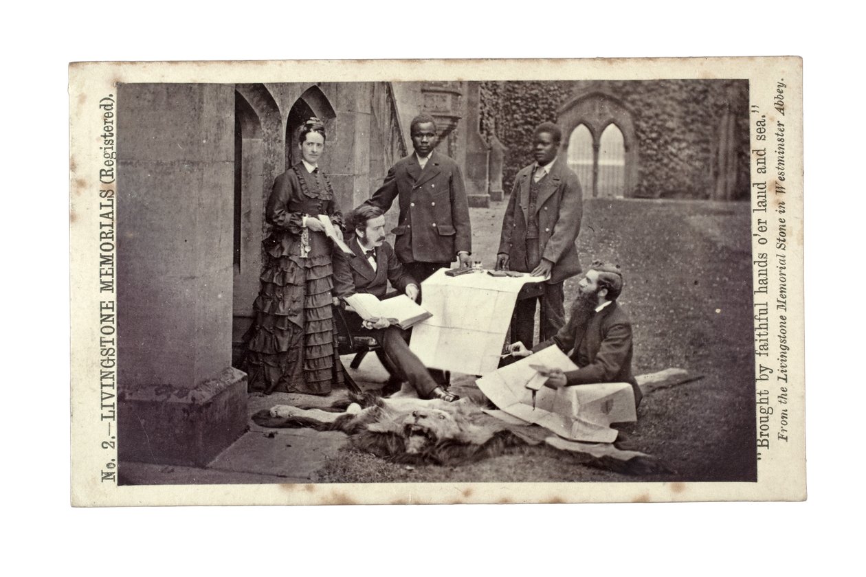 Tom ve Agnes Livingstone, Abdullah Susi, James Chuma ve Horace Waller, Newstead Abbey, İngiltere, Haziran 1874 (albüm baskısı) by R. and Son Allen