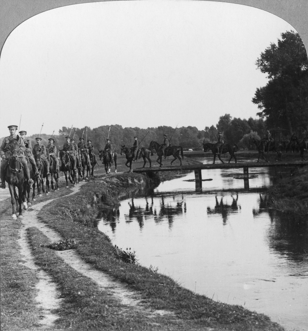 Hattın arkasındaki Allenbys süvari alayı, Ypres, Belçika, I. Dünya Savaşı, c1914-c1917. by Realistic Travels Publishers