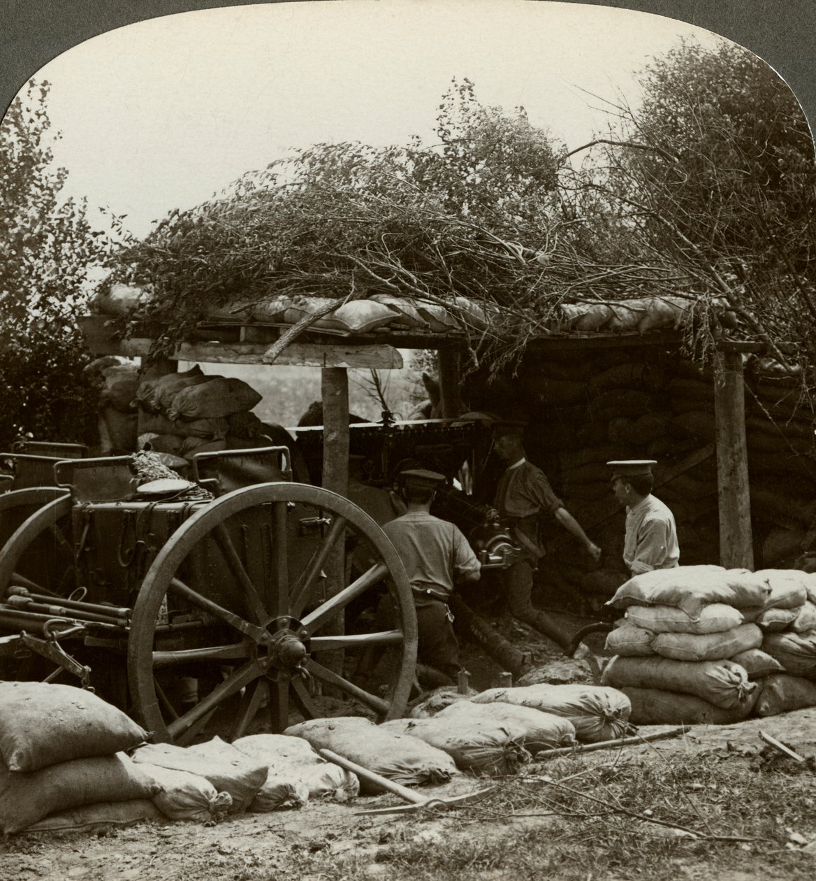 Topçu pozisyonu, Birinci Dünya Savaşı, 1914-1918. by Realistic Travels Publishers