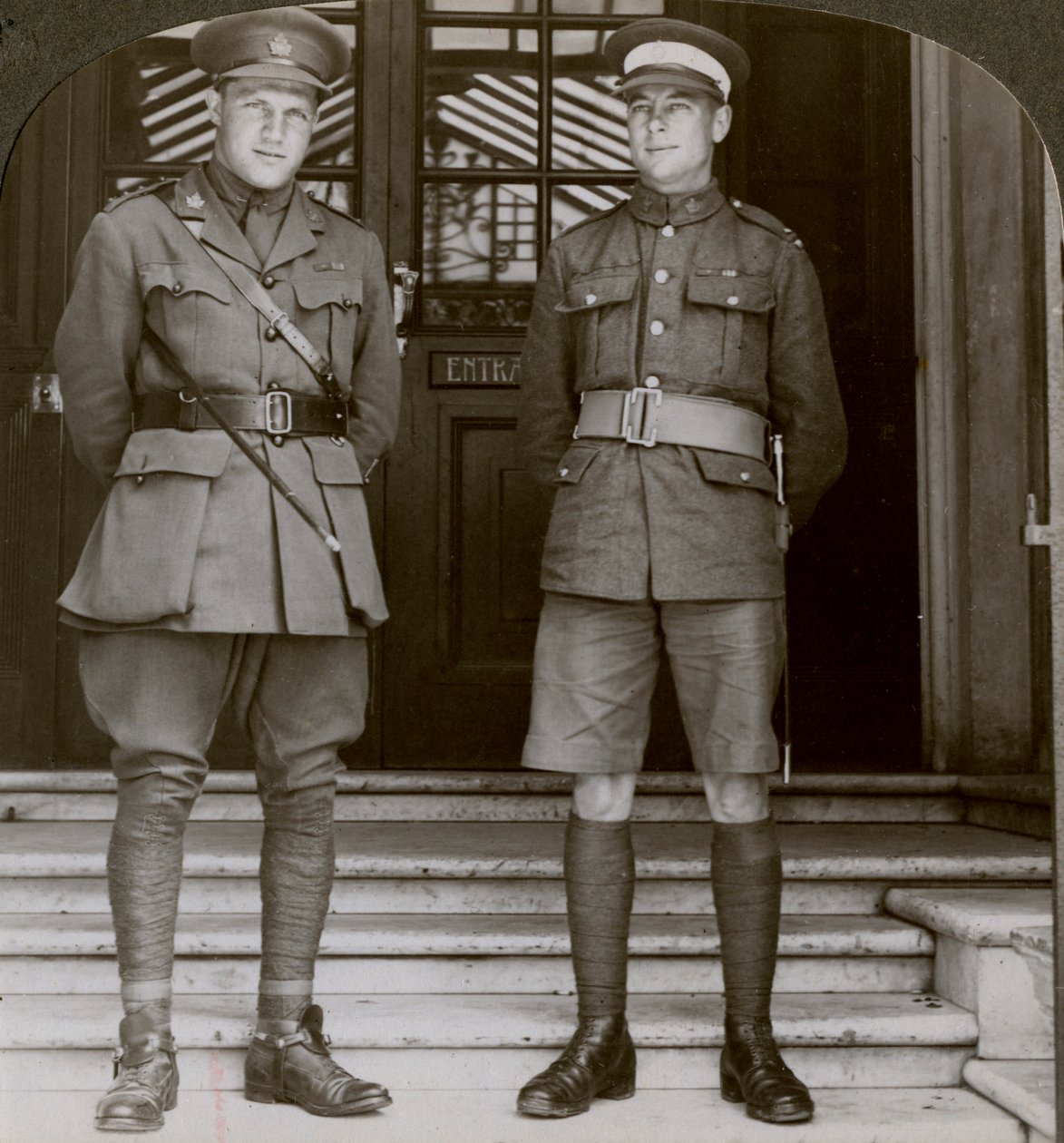 Kaptan MacDougall, DSO ve Cadet Mullin, iki Kanadalı VC, I. Dünya Savaşı, 1914-1918 by Realistic Travels Publishers
