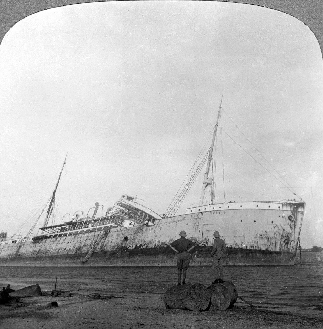 Alman kruvazörü Dar es Salaam, Tanzanya, Birinci Dünya Savaşı, 1914-1918 açıklarında battı. by Realistic Travels Publishers