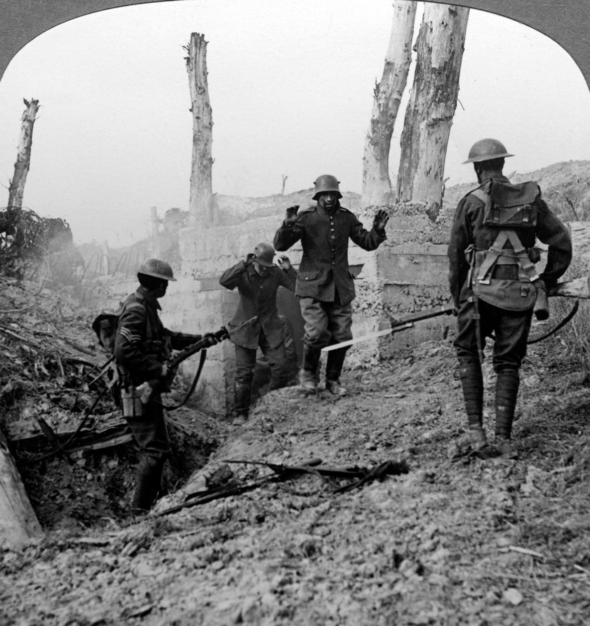 Teslim olan Alman askerleri, Bullecourt, Fransa, I. Dünya Savaşı, 1914-1918. by Realistic Travels Publishers