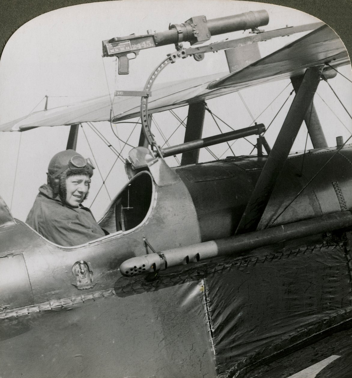 Sopwith Scout, üst kanadına monte edilmiş fotoğraf tabancalı, Birinci Dünya Savaşı, 1914-1918. by Realistic Travels Publishers