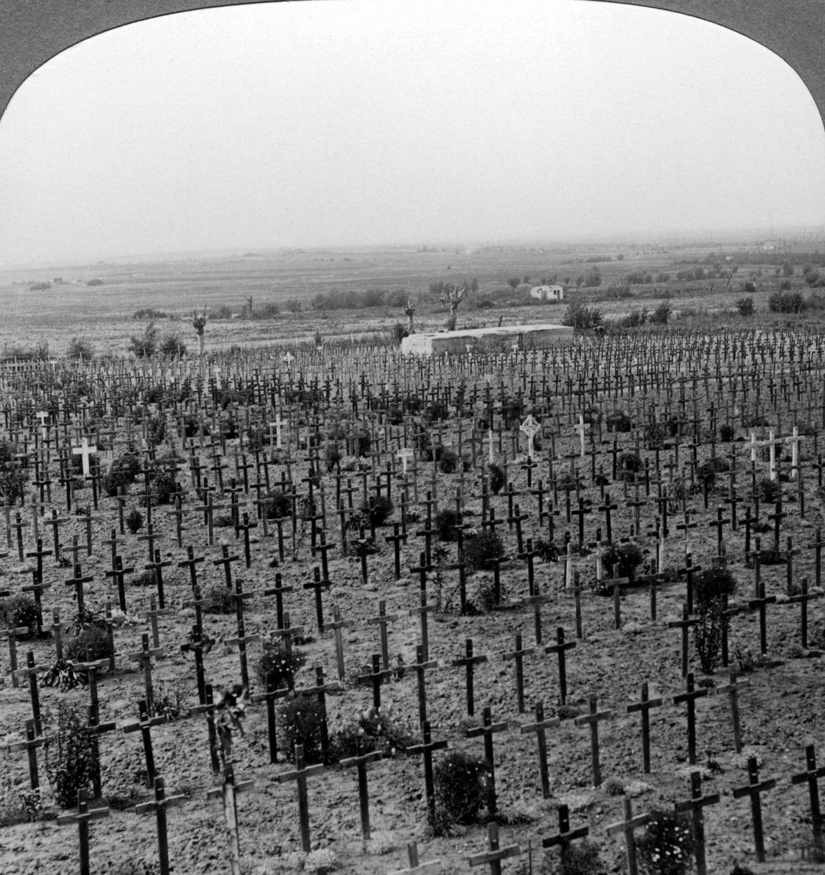 Tyne Cot Mezarlığı, Passchendaele Sırtı, Belçika, I. Dünya Savaşı, c1918-1919. by Realistic Travels Publishers