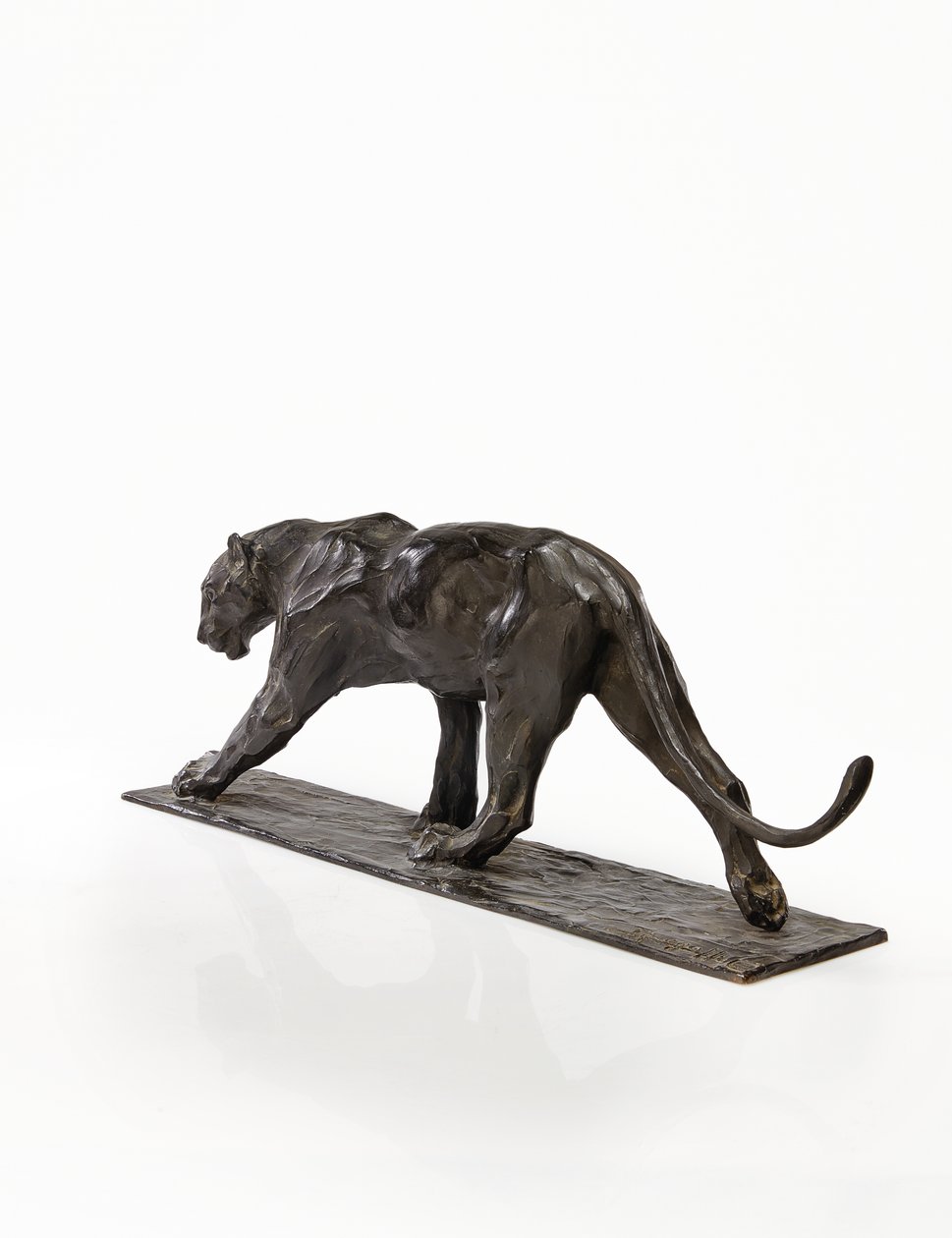 Panter yürüyüşü, arka bacağı kaldırılmış, c.1904 (patine bronz) by Rembrandt Bugatti