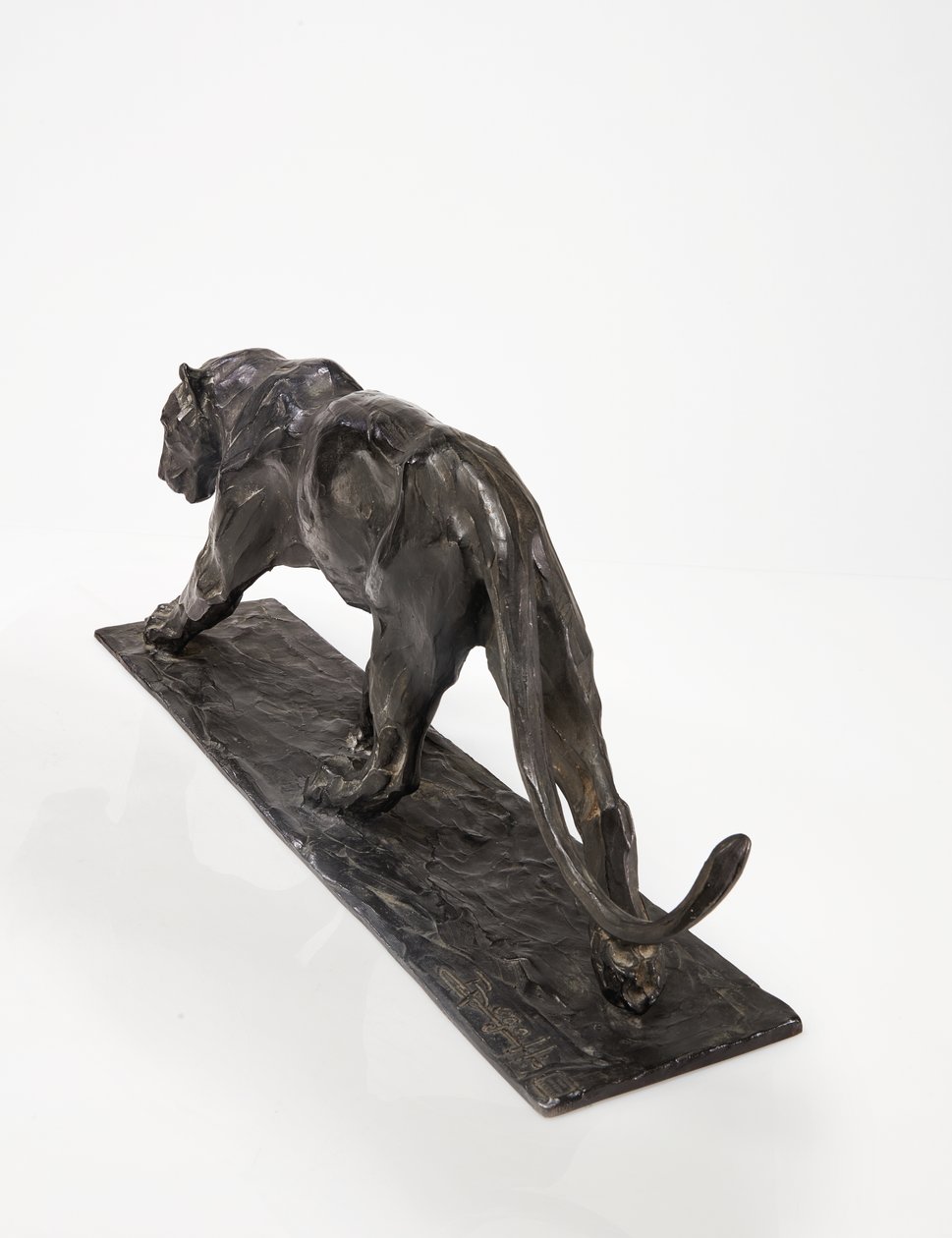 Panter yürüyüşü, arka bacağı kaldırılmış, c.1904 (patine bronz) by Rembrandt Bugatti