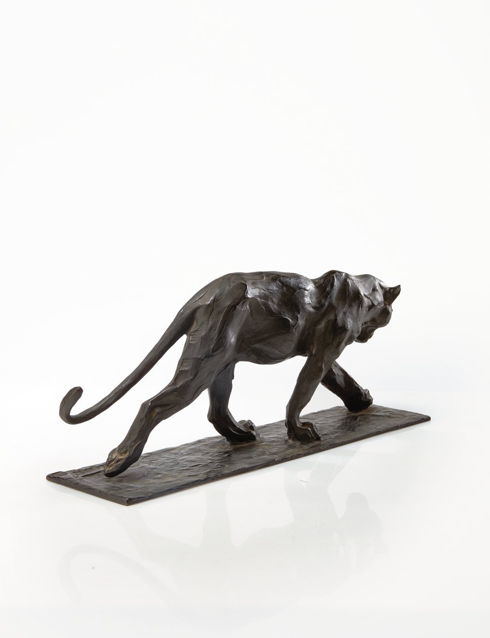 Panter yürüyüşü, arka bacağı kaldırılmış, c.1904 (patine bronz) by Rembrandt Bugatti