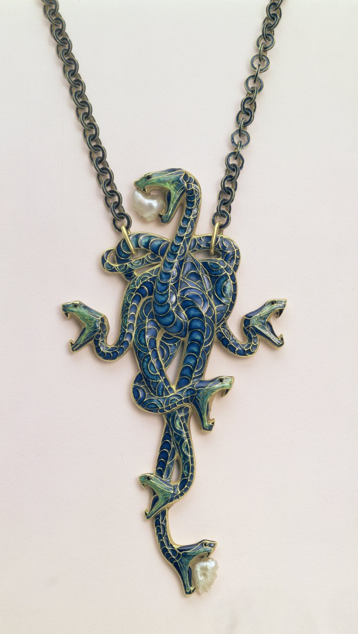 Zincirli sarmal yılan kolye, Rene Jules Lalique (1860-1945), Paris, 1898-99 (altın, inciler ve champleve emaye) by Rene Jules Lalique