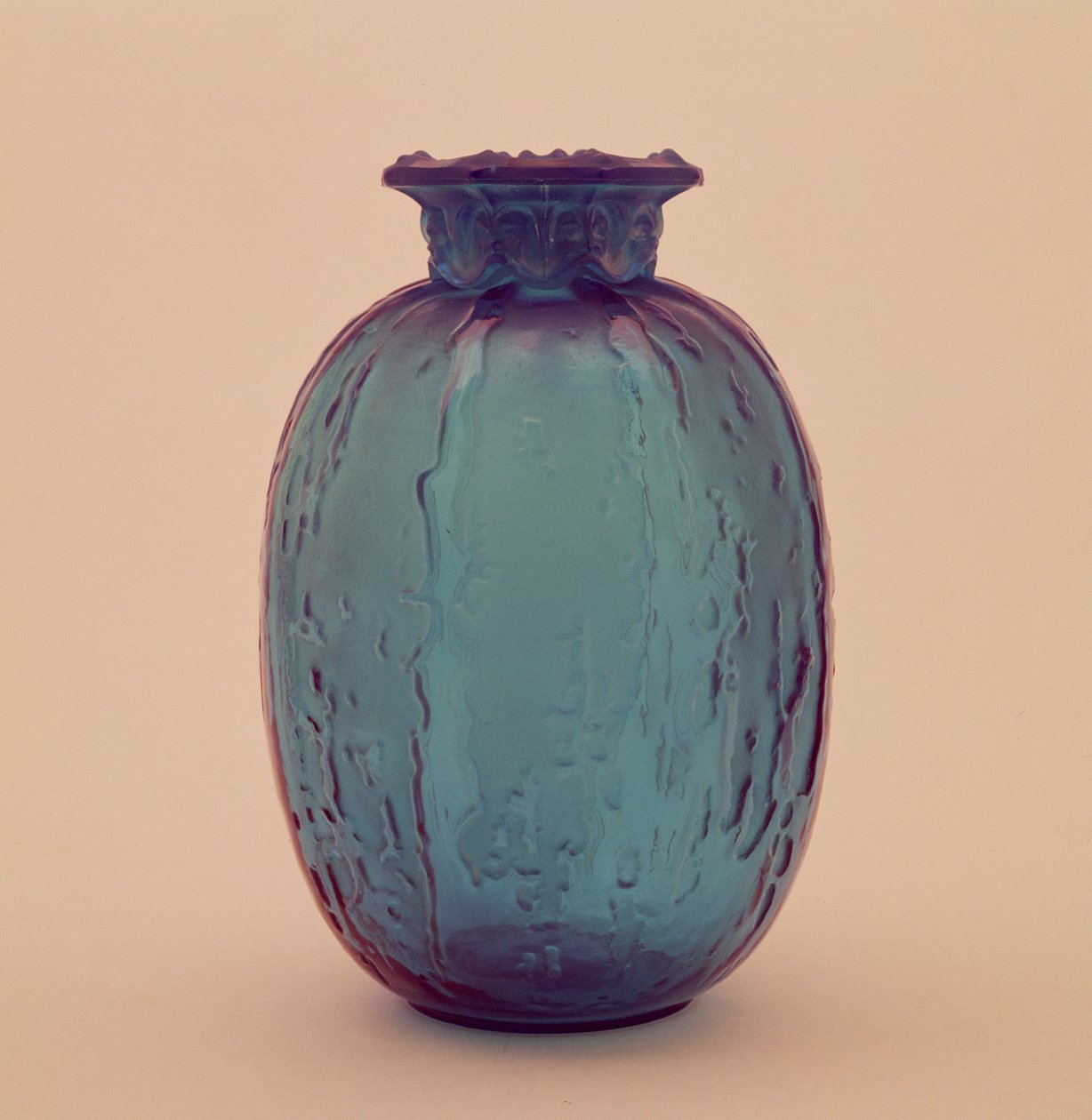 Saten kaplamalı vazo, c.1902 (cam) by Rene Jules Lalique