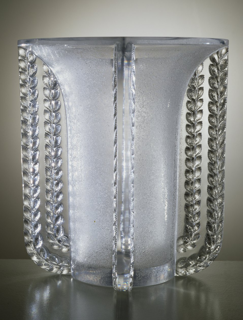 Marignane Vazo, 1936 (pres kalıplı cam) by Rene Jules Lalique