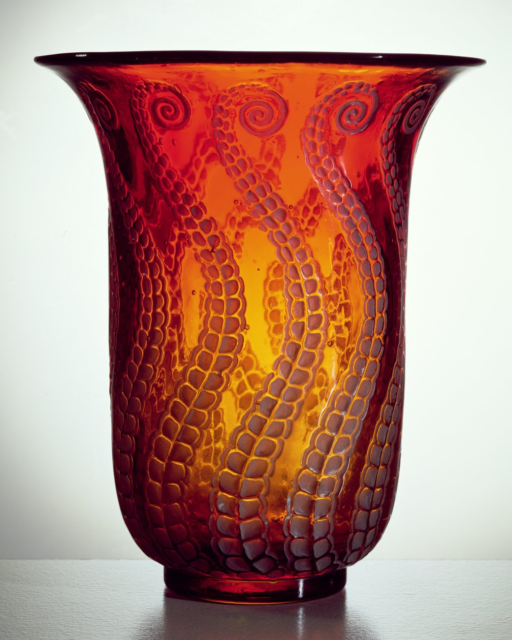 Medusa Vazo, 1921 (koyu kehribar rengi cam) by Rene Jules Lalique
