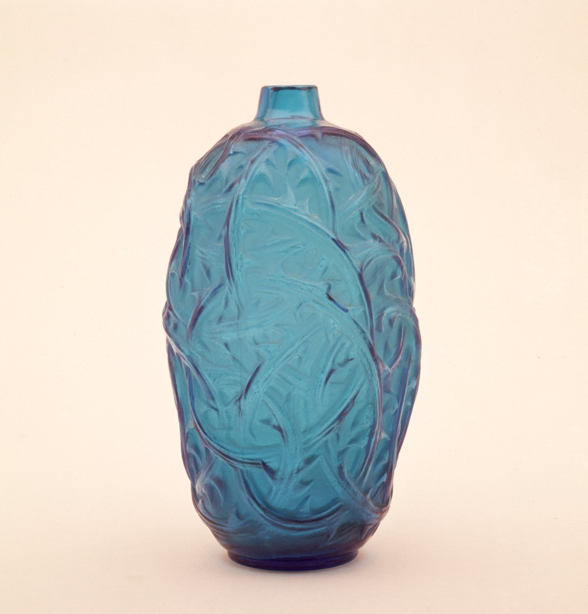 El boyaması izleri olan sütlü opak vazo, c.1902 (cam) by Rene Jules Lalique
