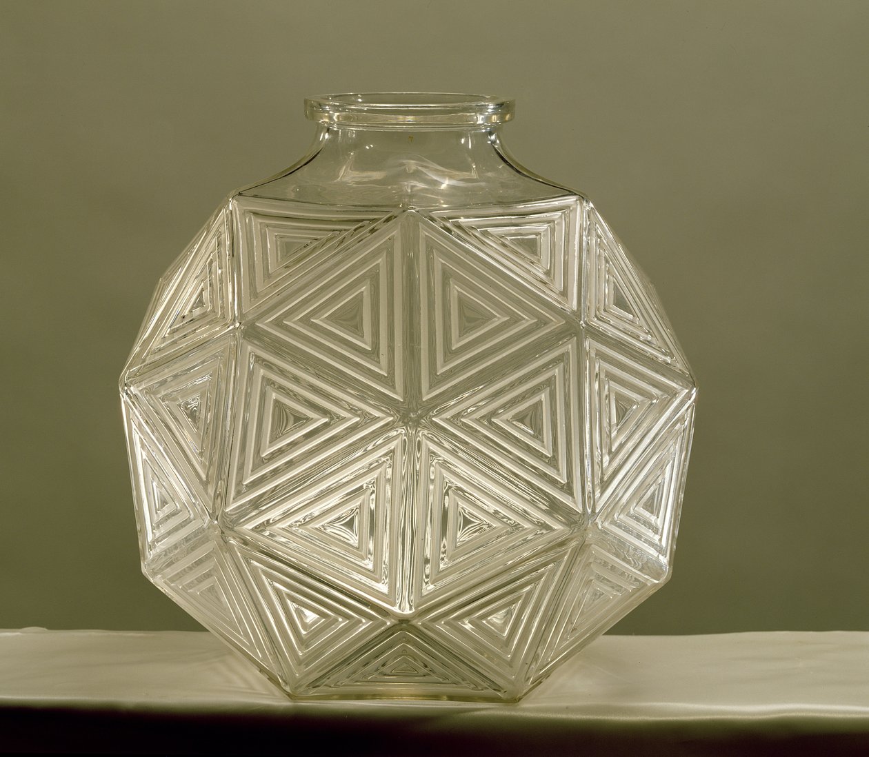 Nanking Vazo, 1925 (şeffaf ve buzlu cam) by Rene Jules Lalique