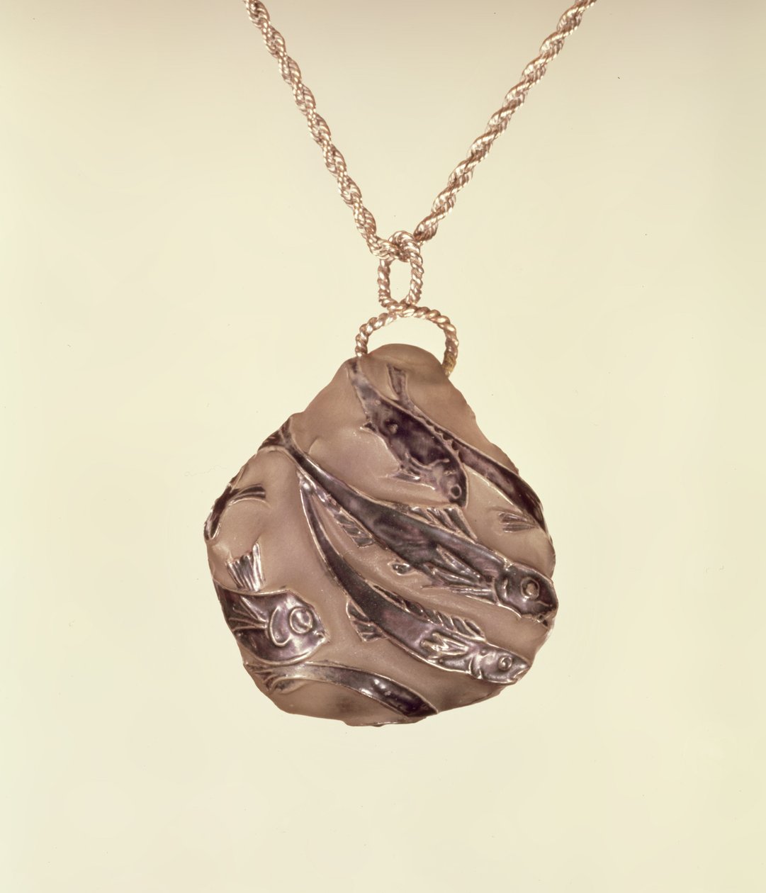 Buzlu cam yüzeyli kolye, Lalique, c.1902 by Rene Jules Lalique