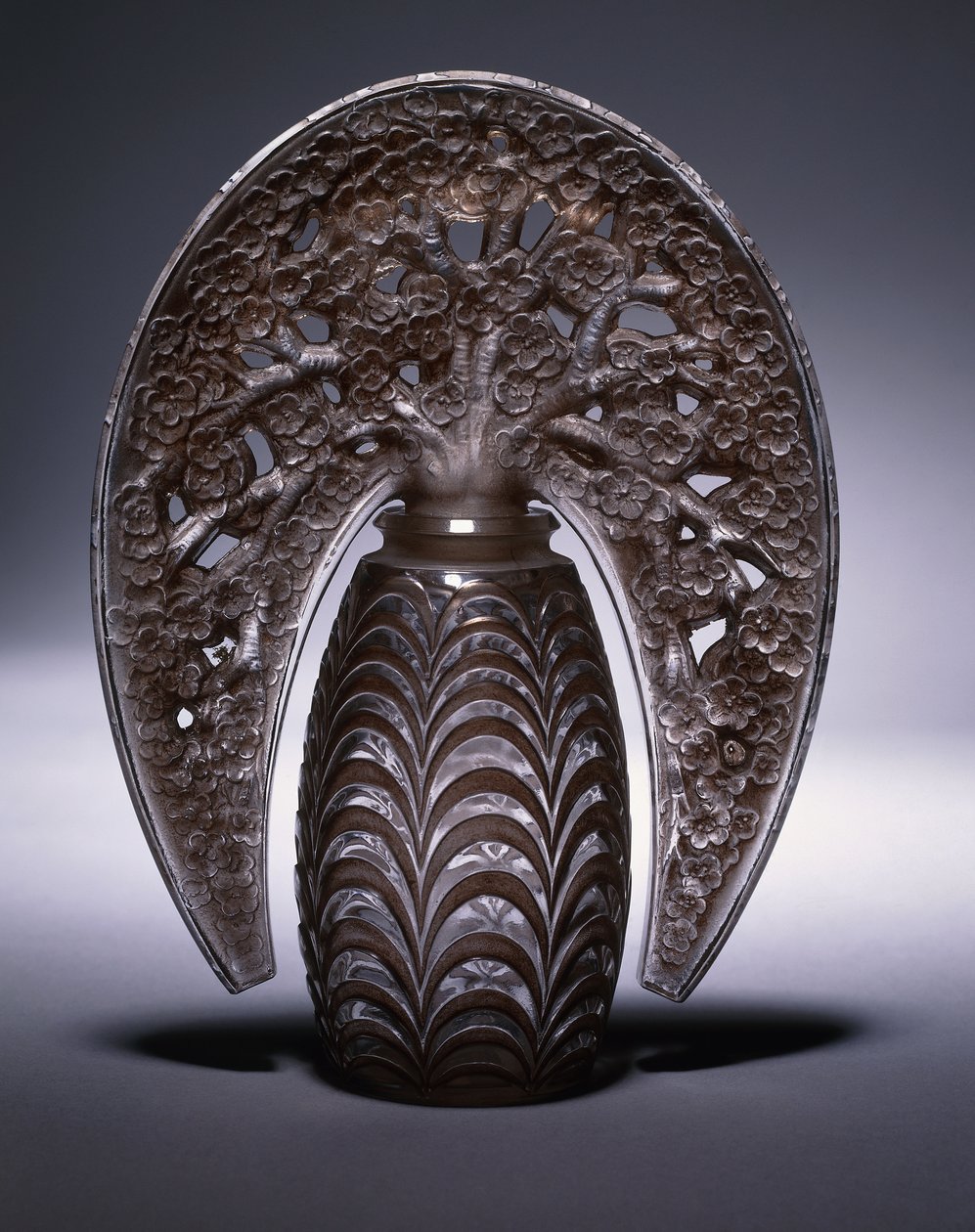 Bouchons Fleurs de Pommiers No. 493, c.1919 (şeffaf ve buzlu pembe vitray) by Rene Jules Lalique