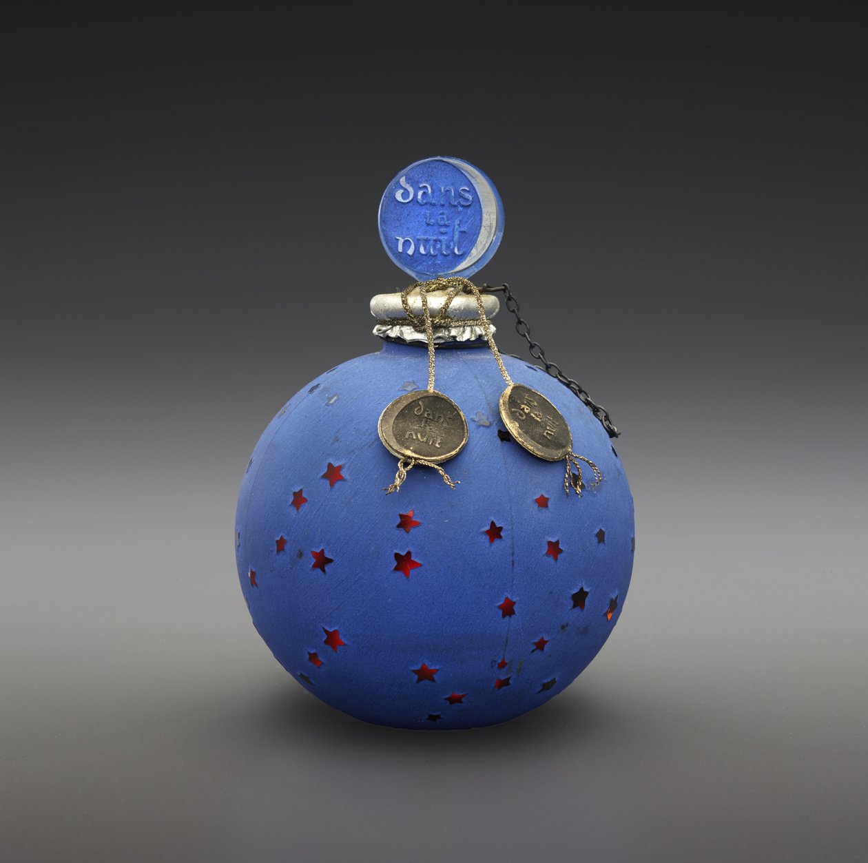 Dans la Nuit, şişe tasarımı 1924, yapımı c.1930 (cam, emaye, kağıt, yaldız ve metalik iplik) by Rene Jules Lalique