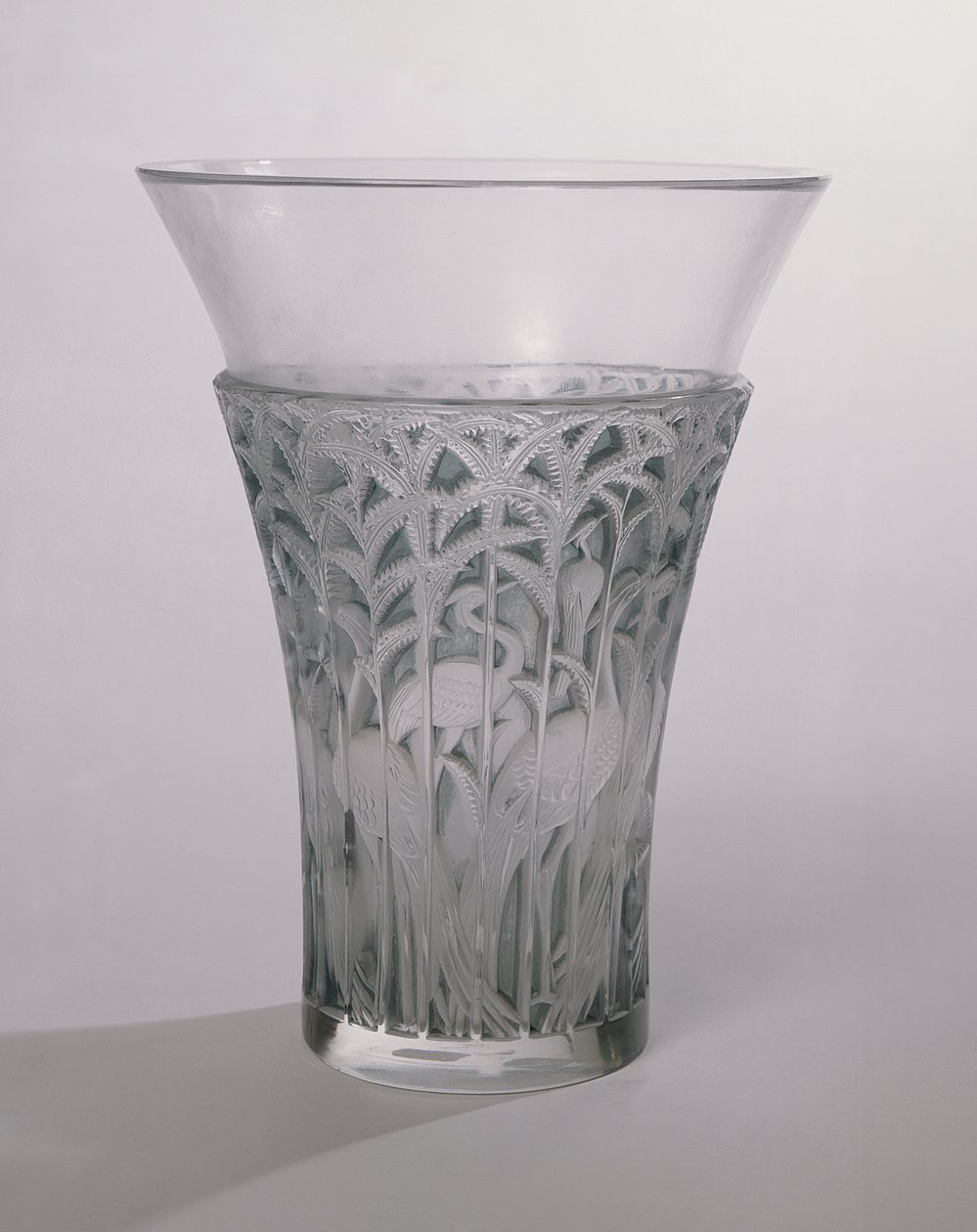 Ibis Vazo, 1934 (buzlu ve mavi cam) by Rene Jules Lalique