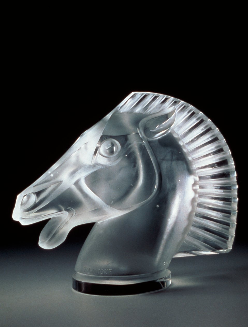 Longchamp radyatör kapağı by Rene Jules Lalique