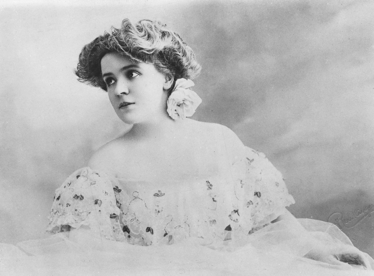 Germaine Gallois'in Portresi by Reutlinger Studio