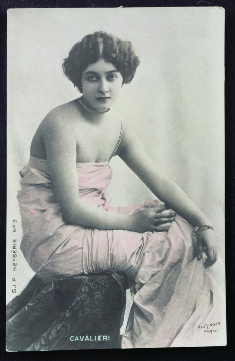 Dansçı ve şarkıcı Lina Cavalieri'yi (d.1874) gösteren kartpostal (renkli fotoğraf) by Reutlinger Studio