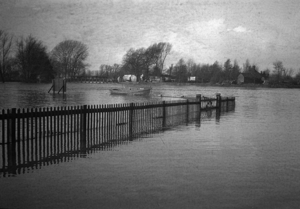 Sular altında kalan Thames Nehri by John Pardon