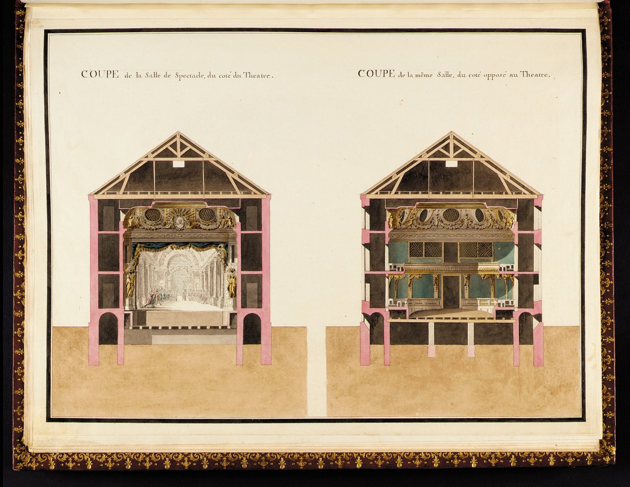 Tiyatronun yanındaki oditoryumun kesiti & Tiyatronun karşısındaki aynı odanın kesiti, Richard Mique tarafından Recueil des plan du Petit Trianon by Richard Mique