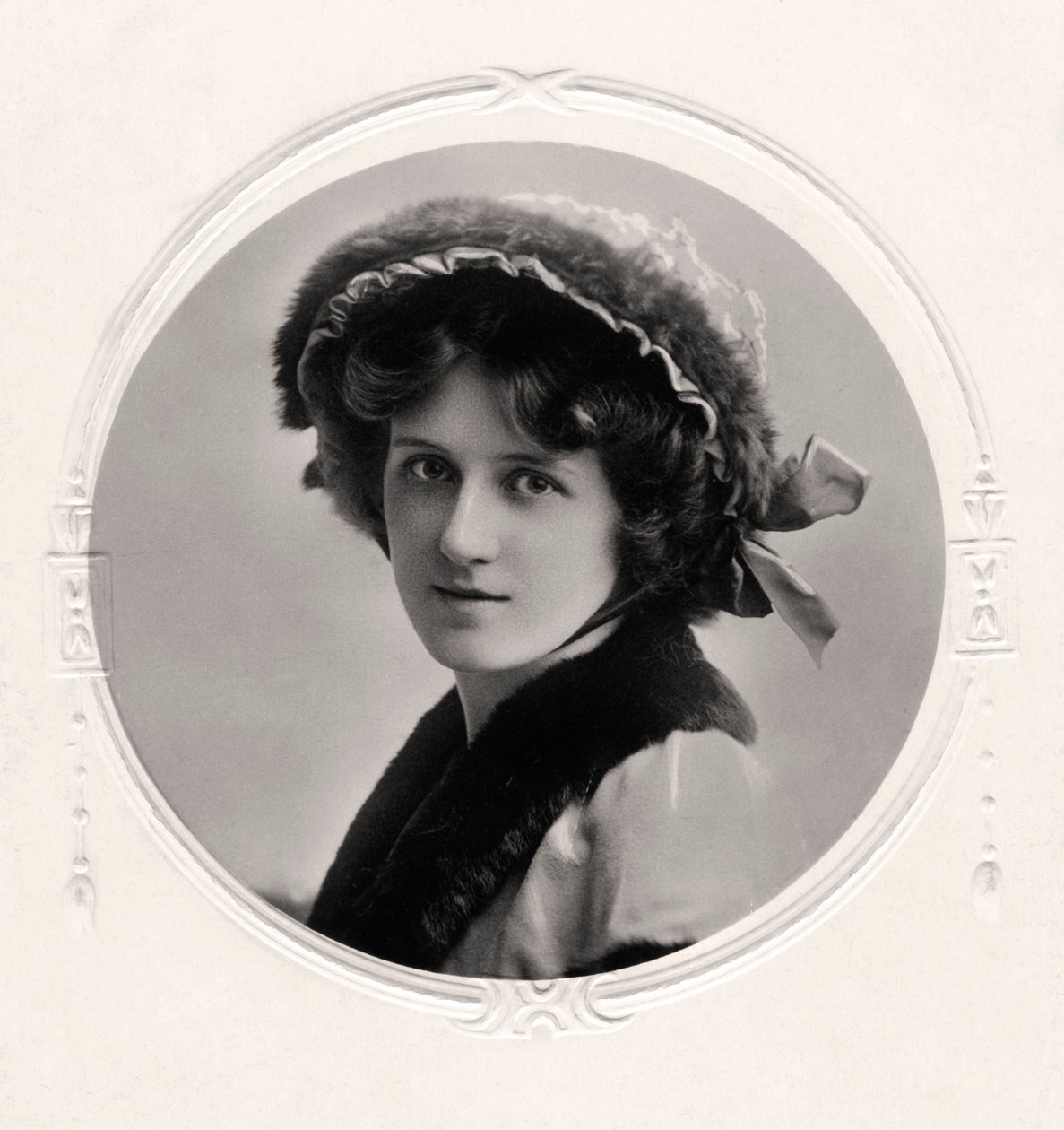 Nina Sevening, İngiliz aktris, 20. yüzyılın başlarında. by Rita Martin