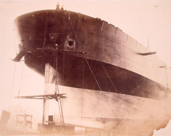 Leviathan, gövdenin yandan görünüşü, 1857 dolayları (sepya fotoğrafı) by Robert Howlett