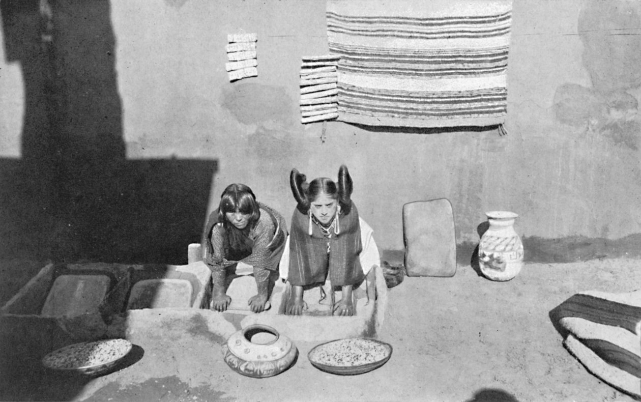 Mısır unu öğüten Hopi Kızılderili kadınları, Walpi, Arizona, 1912 by Robert Wilson Shufeldt