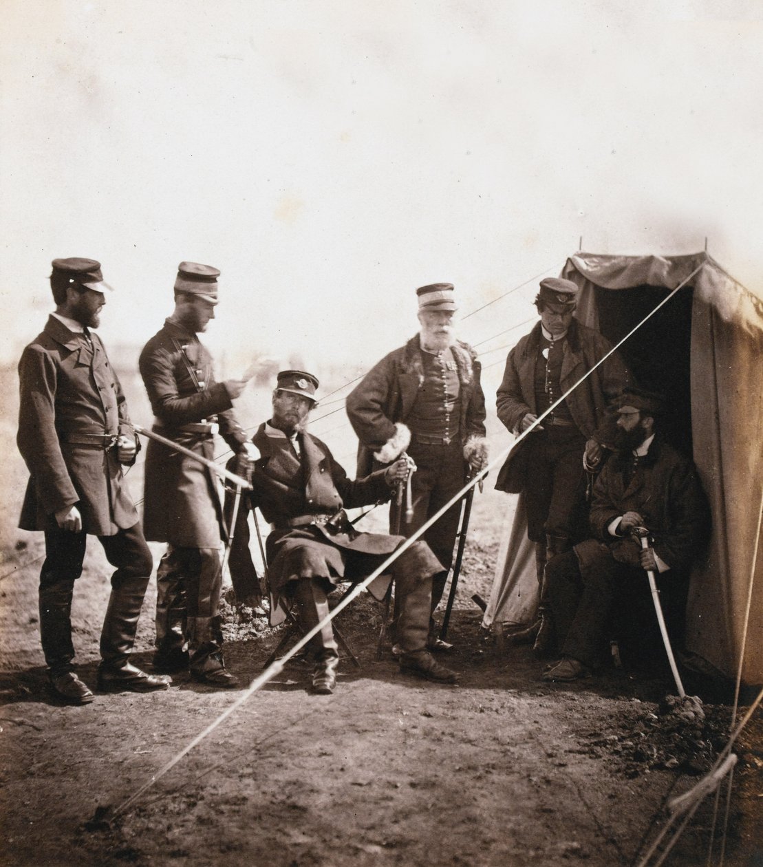 Tuğgeneral Philip Macpherson ve 4. Tümen Subayları, 1855 Kırım Savaşı ile ilgili 52 fotoğraftan oluşan bir albümden by Roger Fenton