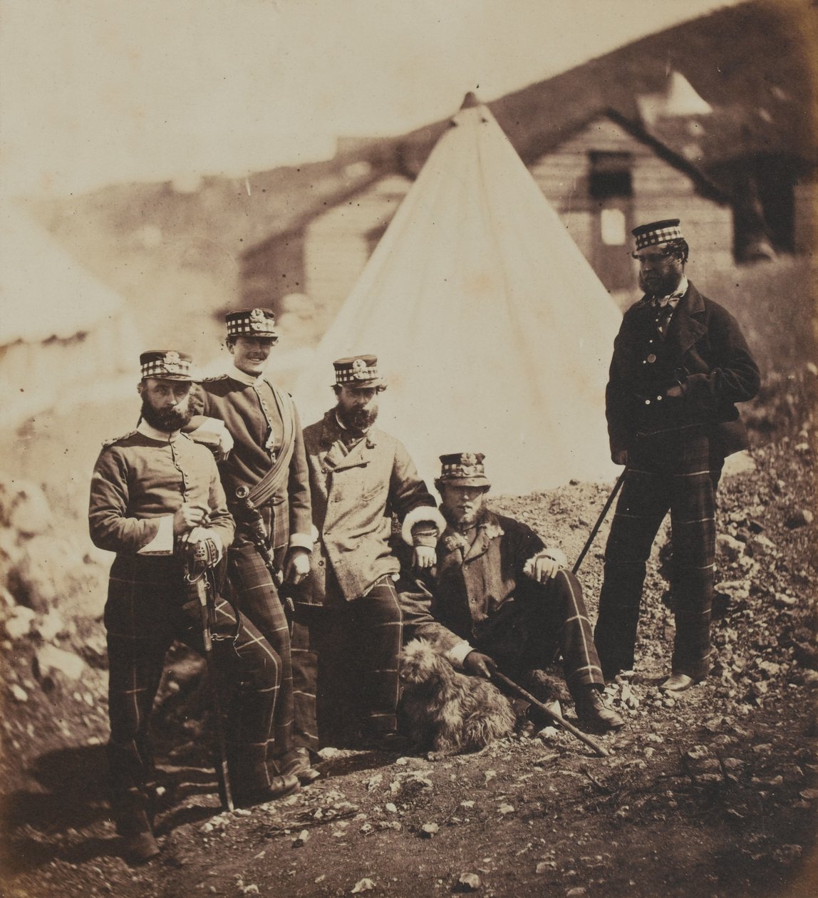 71. (Yayla) Ayak Alayı (Hafif Piyade) Subayları, 1855 Kırım Savaşı ile ilgili 52 fotoğraftan oluşan bir albümden by Roger Fenton