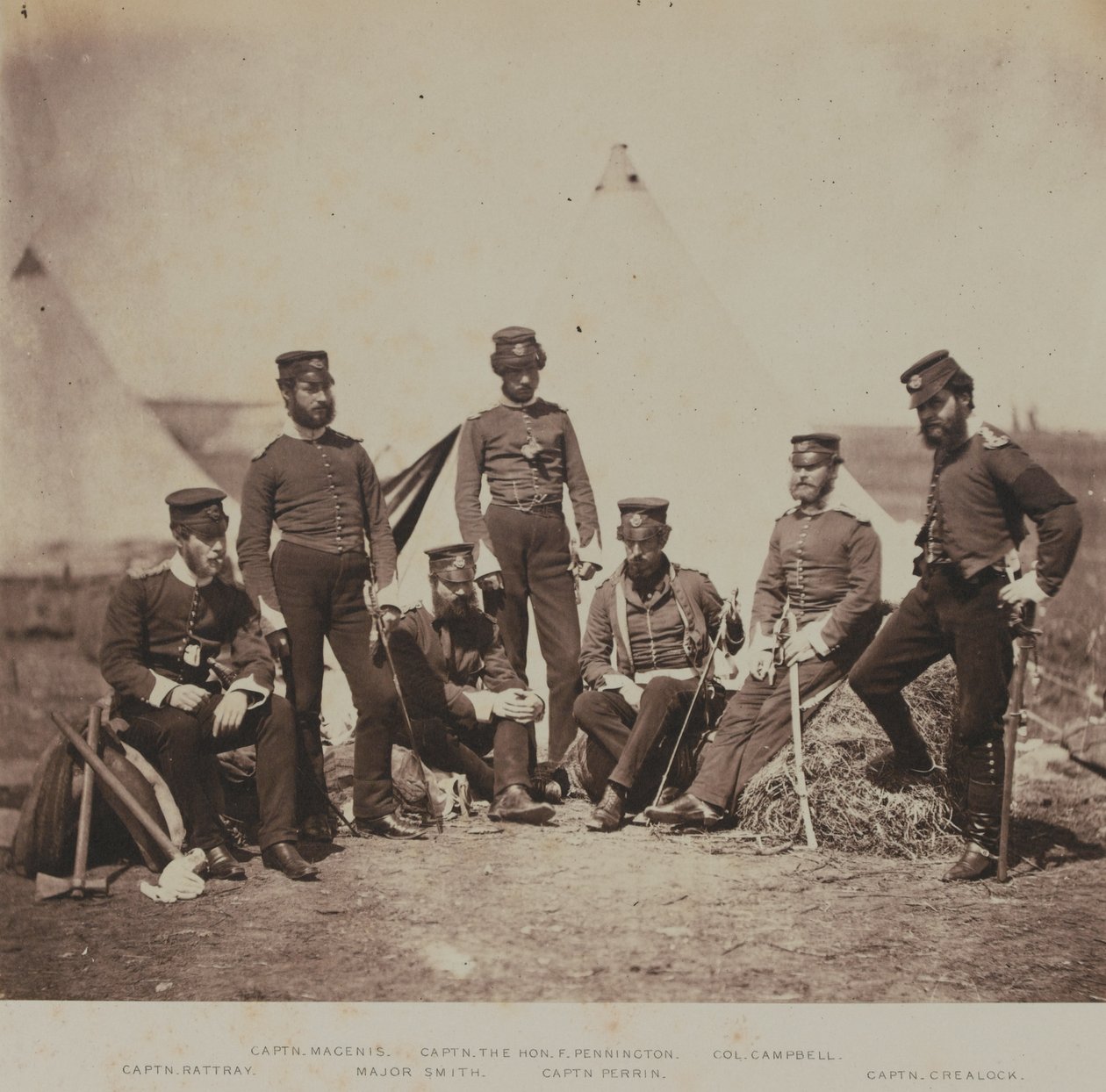 90. (Perthshire Gönüllüleri) (Hafif Piyade) Ayak Alayı Subayları, 1855 Kırım Savaşı ile ilgili 52 fotoğraftan oluşan bir albümden by Roger Fenton