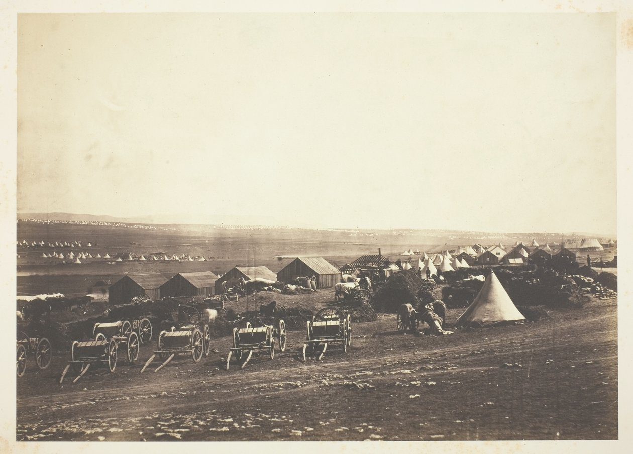 Topçu Vagonları, Uzakta Balaklava by Roger Fenton
