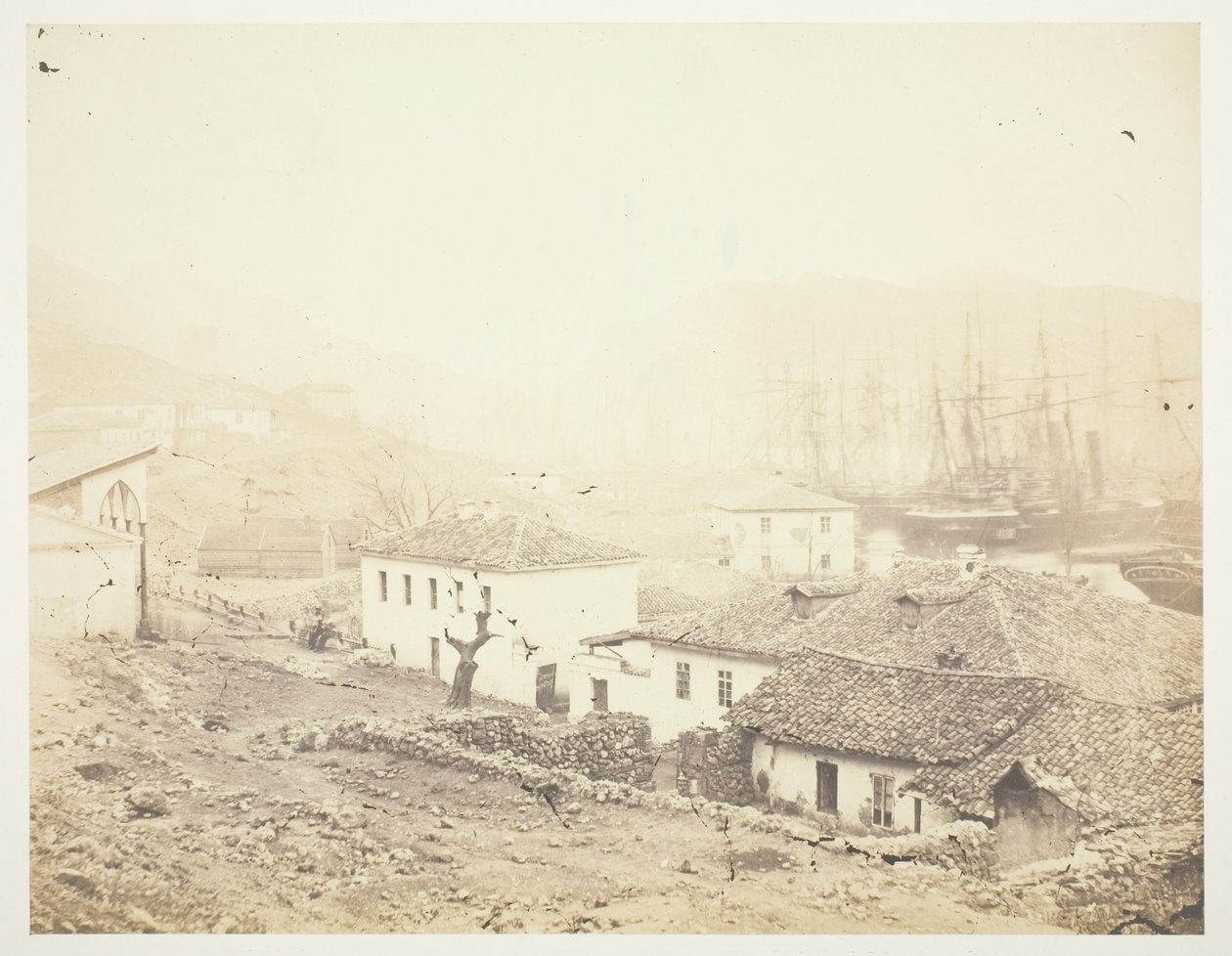 Balaklava, denize doğru bakıyor by Roger Fenton