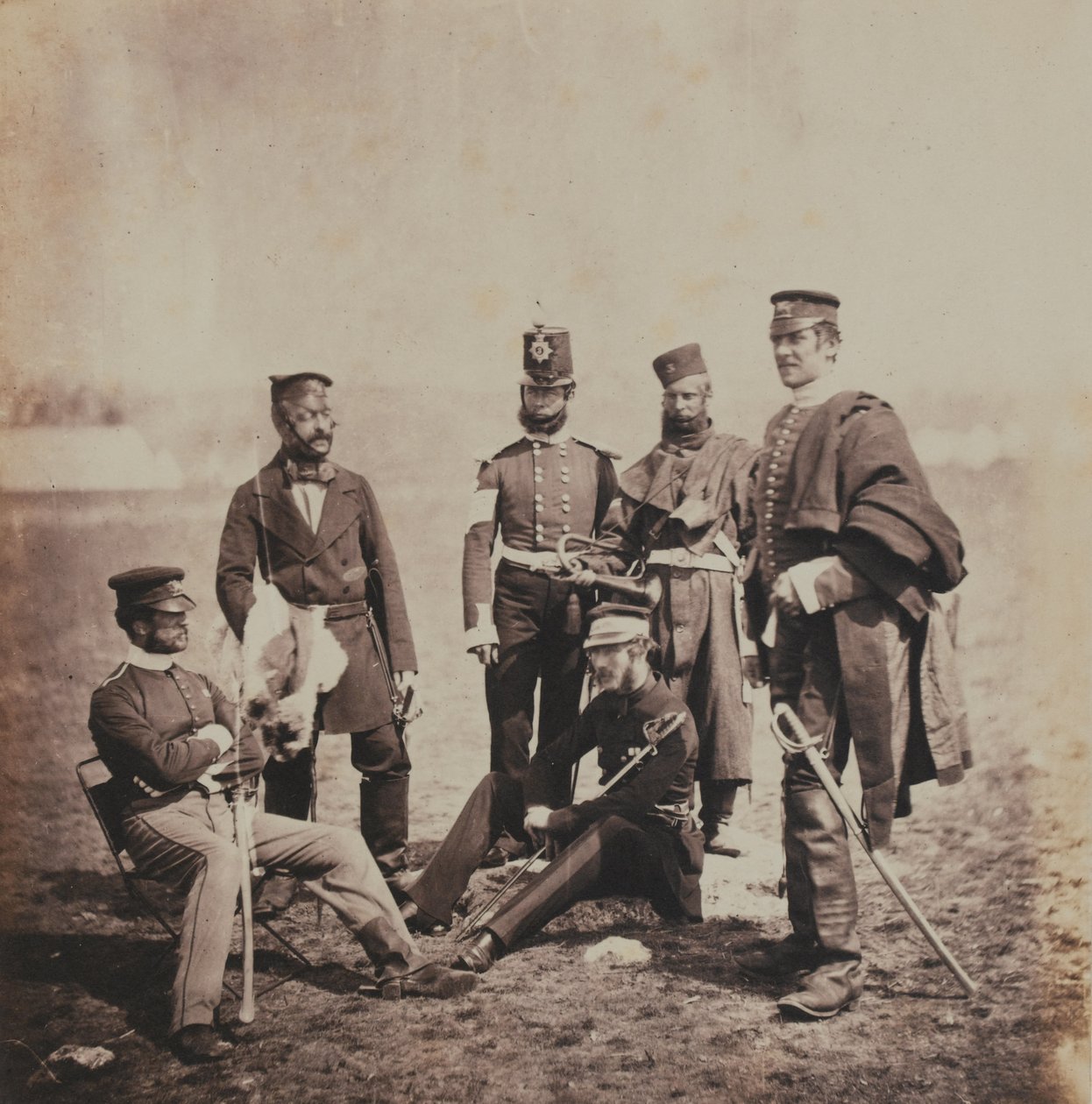 Tuğgeneral Charles Thomas Van Straubenzee (1812-92) ve Subaylar, Kırım Savaşı ile ilgili 52 fotoğraftan oluşan bir albümden, 1855 by Roger Fenton