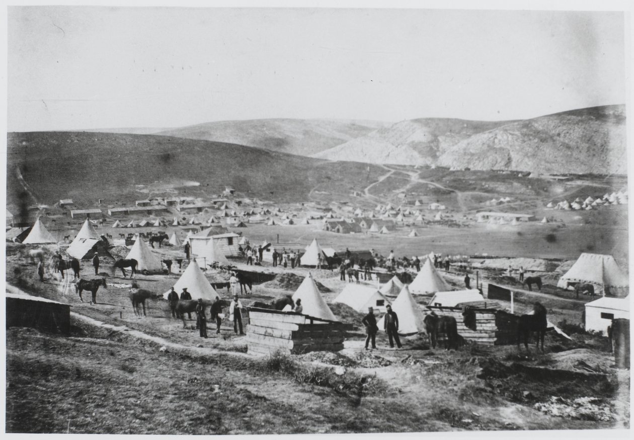 4. (Kraliçenin Kendi Işığı) Ejderhalarının Kampı by Roger Fenton