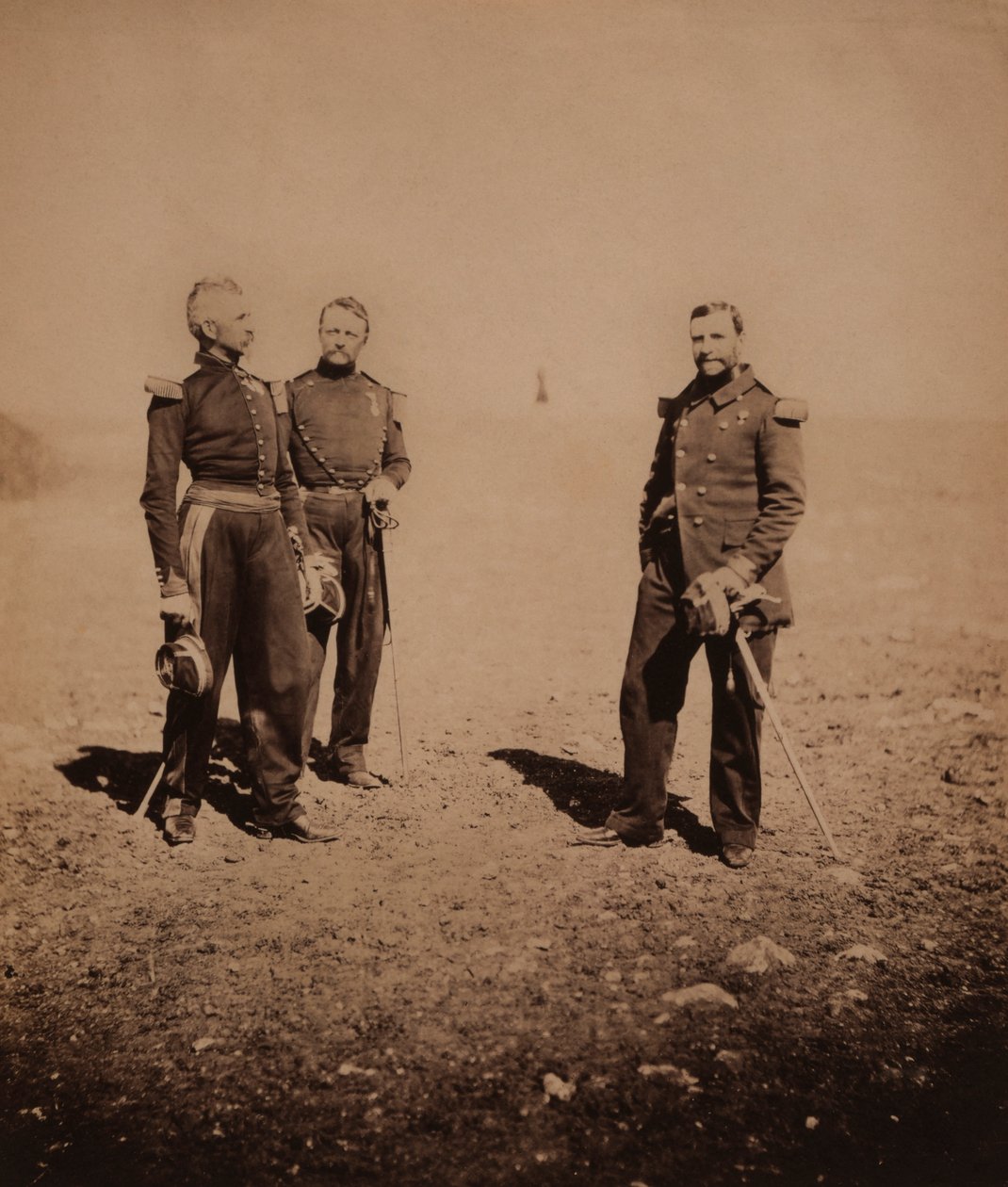 Fransız Generaller Labousiniere ve Beuret, Üçüncü Subay, Kırım Savaşı, Kırım, Ukrayna ile ayakta by Roger Fenton