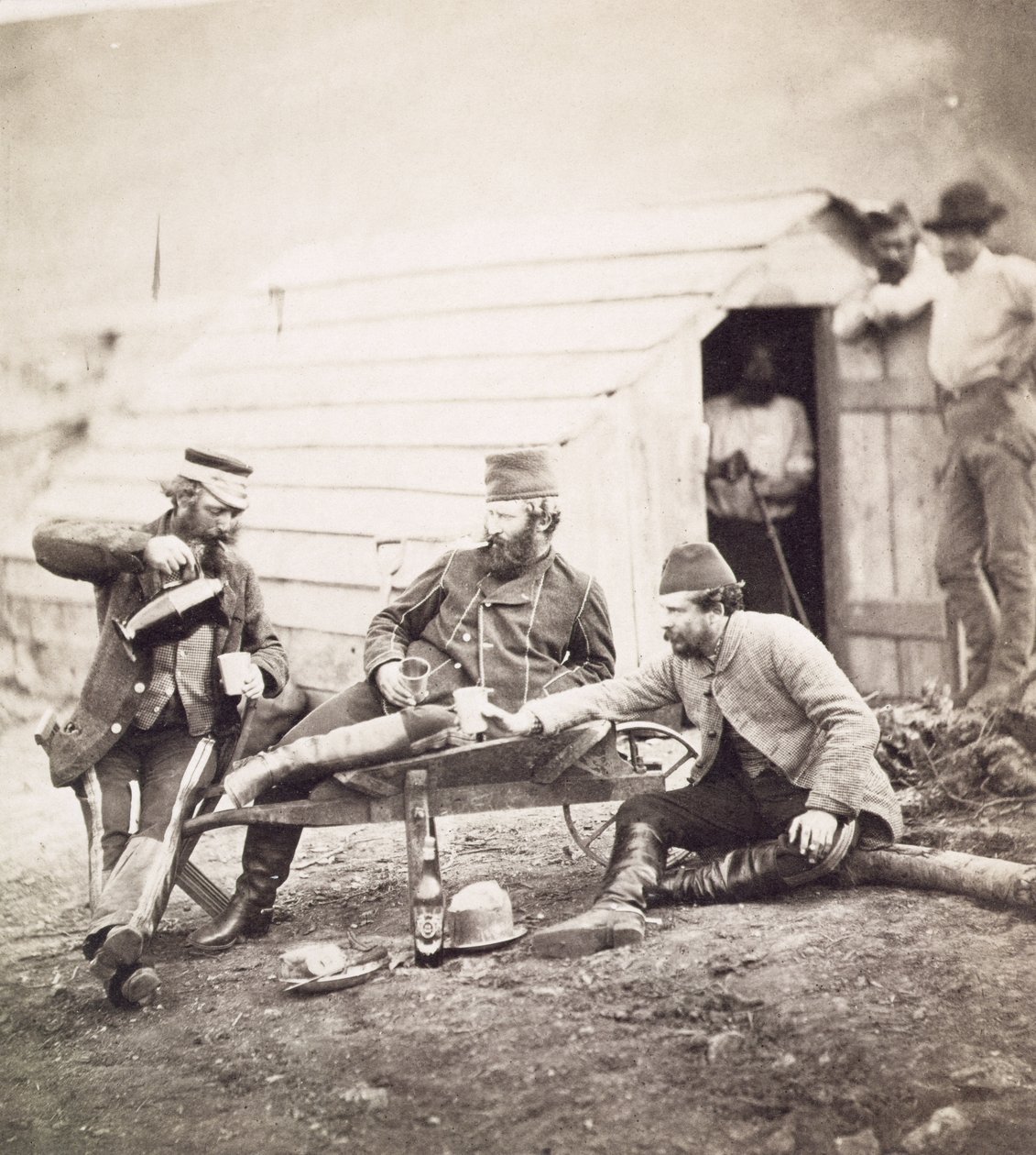 Kamptaki Zorluklar (Albay Lowe ve Kaptanlar Brown ve George), 1855 (ıslak kolodion negatifinden albüm baskısı) by Roger Fenton