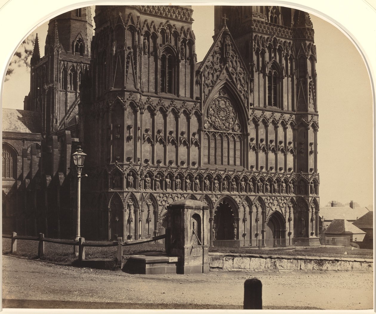 Kuzeybatıdan Lichfield Katedrali, 1858. by Roger Fenton