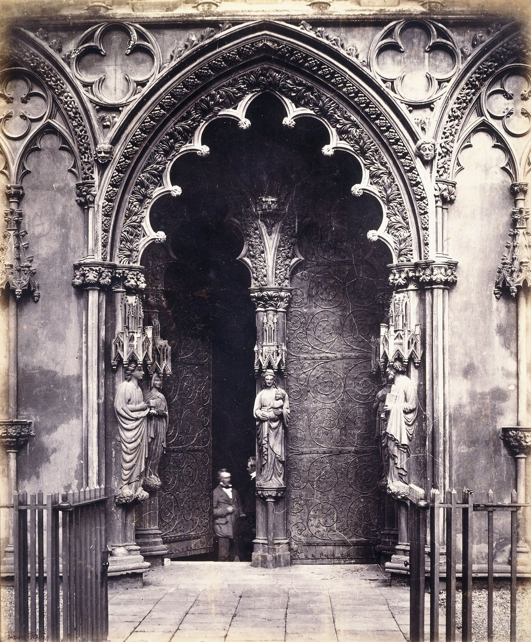Lichfield: Batı Sundurması by Roger Fenton