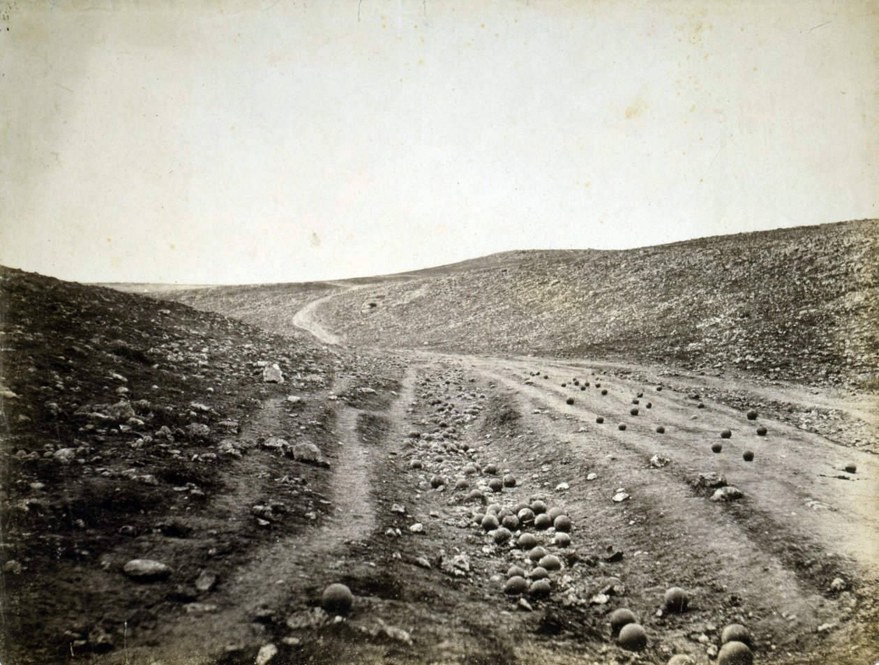 Ölüm Gölgesi Vadisi, Kırım by Roger Fenton